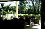 e longe: patio